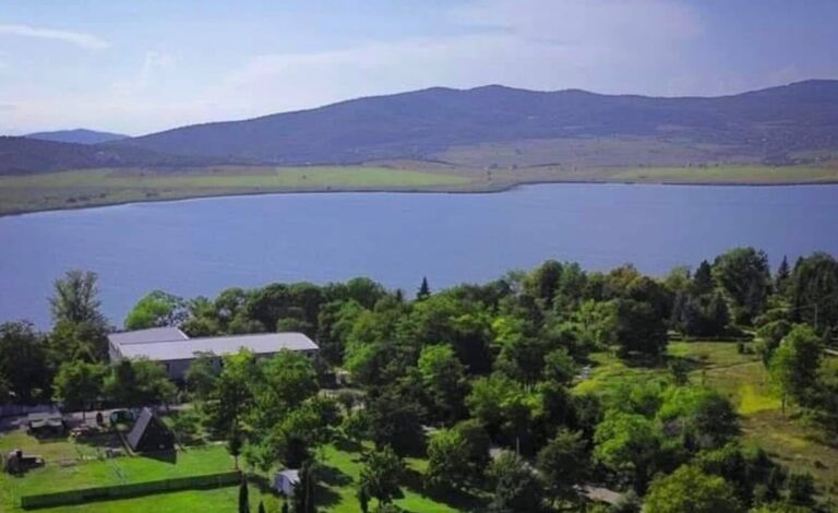 საქართველოს მთავრობის ადმინისტრაცია ბაზალეთის ტბის მიმდებარედ უცხო ქვეყნის მოქალაქის მიერ მიწის შესყიდვის შესახებ განცხადებას ავრცელებს