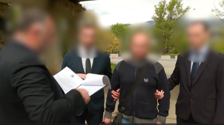 [ვიდეო] უცხო ქვეყნის სპეცსამსახურის ჯაშუშობის ბრალდებით საქართველოს ერთი მოქალაქე დააკავეს, ორს კი ბრალდება დაუსწრებლად წარედგინება
