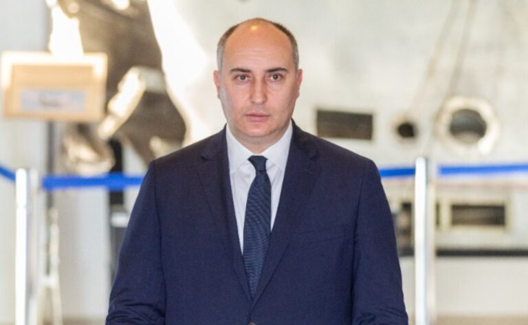 ჯუანშერ ბურჭულაძე: მე და ჩემი ოჯახი 4,5 წელი ვაშინგტონში ვცხოვრობდით, 2006-2009 წლებში ჩემი შემოსავალი წელიწადში 3-4 მილიონ ლარს შეადგენდა… რაც ჩამოვთვალე, დეპოზიტზე რომ დამედო, 15 წლის განმავლობაში, ის გახდებოდა 8 მილიონი დოლარი, ვგავარ იმ კაცს რომ ფული გადამეყარა, თუ კაზინოში ვთამაშობდი?