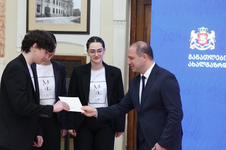 განათლების მინისტრმა ქართული ენის სასკოლო კონკურსში გამარჯვებული მოსწავლეები და დიასპორის პროგრამაში ჩართული პედაგოგები დააჯილდოვა