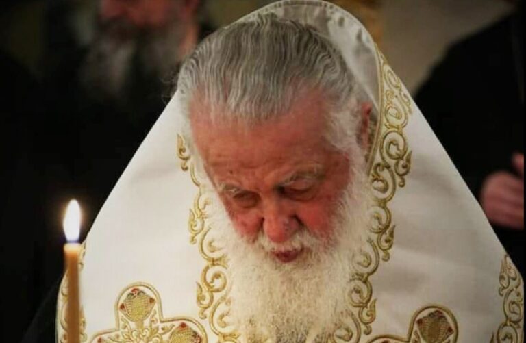 საპატრიარქო ილია მეორის კარნახით მიტროპოლიტ შიოს მოსაყდრედ გამორჩევასთან დაკავშირებულ ჩანაწერს აქვეყნებს, რომელიც ანდრია ჯაღმაიძის მიერაა ჩაწერილი