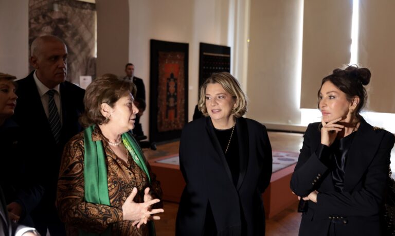 საქართველოს პირველმა ლედიმ, თამარ ბაგრატიონმა აზერბაიჯანის პირველ ლედის, მეჰრიბან ალიევას საქართველოს ეროვნულ მუზეუმში უმასპინძლა