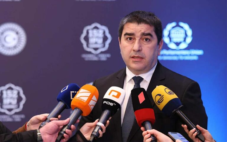შალვა პაპუაშვილი: მომავალი გვაჩვენებს, რამდენად სერიოზულად მოხდება გადააზრება იმ მცდარი პოლიტიკისა, რომელიც აქამდე ჰქონდა უკრაინის ხელისუფლებას ქართველი ხალხისა და საქართველოს, მისი ხელისუფლების მიმართ