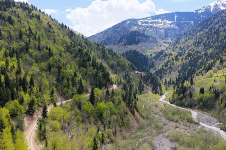 ხულოს მუნიციპალიტეტში, ზომლეთი-ხიხაძირის საავტომობილო გზის რეაბილიტაცია მიმდინარეობს