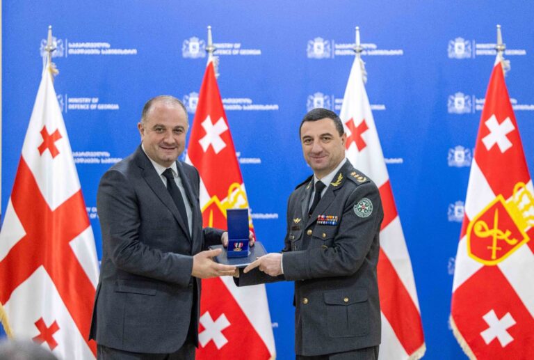 თავდაცვის მინისტრმა სამხედრო მოსამსახურეები დააჯილდოვა