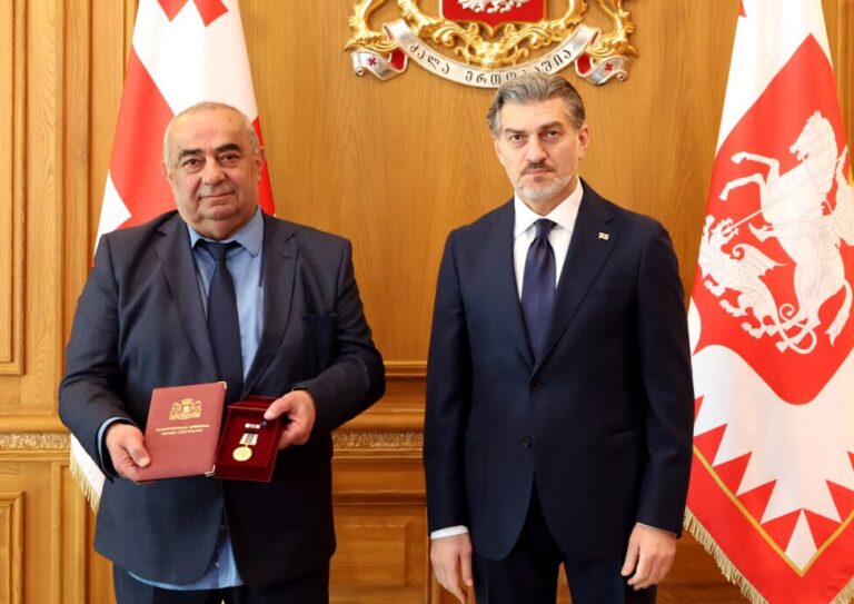მიხეილ ყაველაშვილმა გარემოს ეროვნული სააგენტოს გეოლოგიის დეპარტამენტის უფროსი მერაბ გაფრინდაშვილი ღირსების მედლით დააჯილდოვა