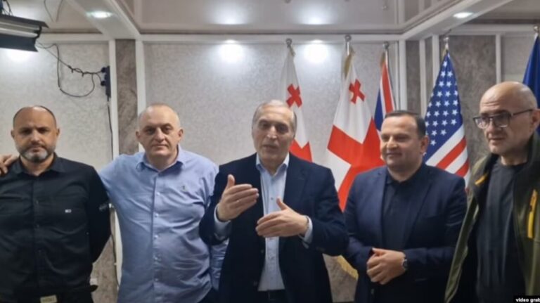 სასამართლომ 4 ოქტომბრის საქმეზე ბრალდებულებს – პაატა ბურჭულაძეს, მურთაზ ზოდელავას, ირაკლი ნადირაძესა და პაატა მანჯგალაძეს შვიდ-შვიდი წლით პატიმრობა მიუსაჯა