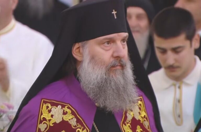 მიხეილ სააკაშვილი პატრიარქ შიო III-ს მიმართავს: გამიხარდებოდა თუ მაქსიმალურად ახლოს იქნებოდით ჩვეულებრივ ხალხთან და მაქსიმალურად შორს ამ ხალხის მჩაგვრელებისგან