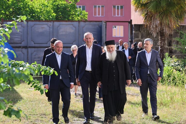 გივი მიქანაძე და ზურაბ პატარაძე შუახევში წმინდა ტბელ აბუსერისძის სახელობის სასწავლო უნივერსიტეტში იმყოფებოდნენ