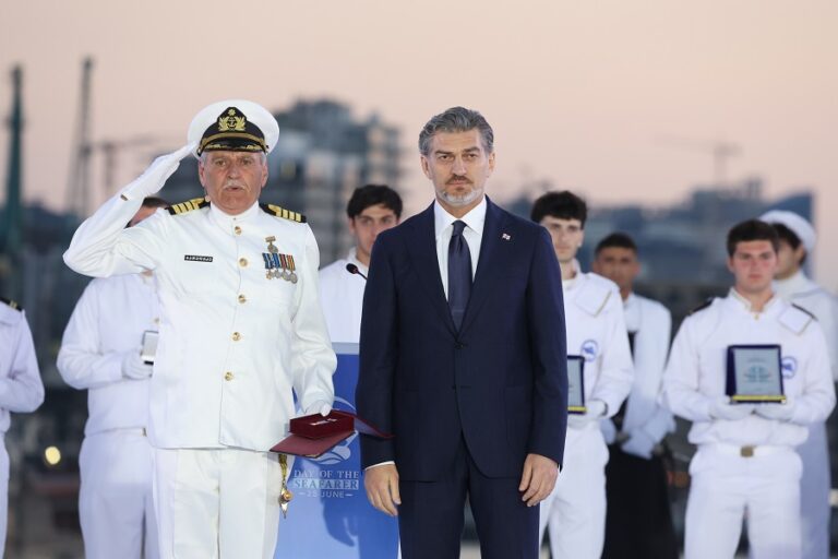 საქართველოს პრეზიდენტმა მოქალაქეებს ღირსების მედლები გადასცა