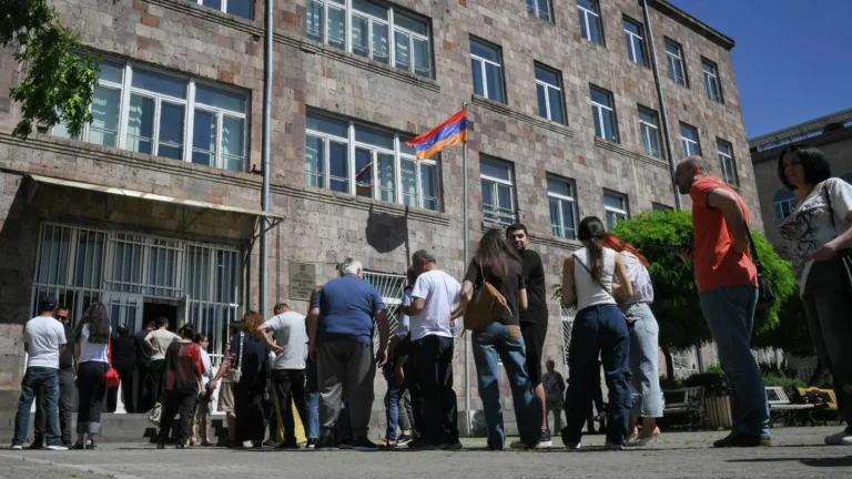 მიხეილ სააკაშვილი: სომხეთში არ იმუშავა „ივანიშვილი 2012“ ФСБ-ს გეგმამ, ასევე ფაშინიანმა გაითვალისწინა ჩემი მაგალითი და კარაპეტიანი შინა პატიმრობაში ჩასვა, ხოლო მის მიერ ფულის დარიგება არ დაუშვა