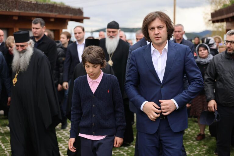 ირაკლი კობახიძე ფოკაში ქართველთა განმანათლებლის, მოციქულთასწორის – წმინდა ნინოს საქართველოში შემოსვლის დღესთან დაკავშირებულ პარაკლისს დაესწრო