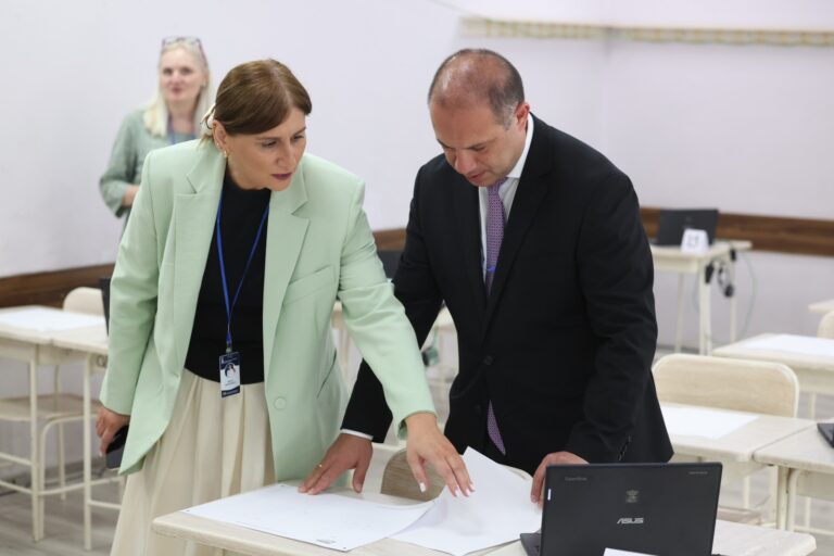 განათლების მინისტრი ზუგდიდის მე-4 საჯარო სკოლაში გახსნილ საგამოცდო ცენტრს ესტუმრა