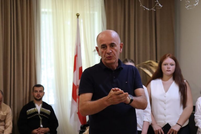 2008 წლის აგვისტოს ომში დაღუპულთა ხსოვნის პატივსაცემად, ვანში ღონისძიება – „გმირების დღე“ გაიმართა